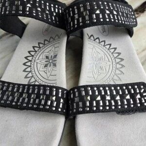 Aetrex Maria Studded Quarter Strap Sandals black 9w New condition!